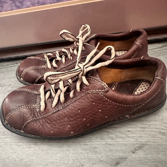 BORN women’s Leather Sneakers/Shoes size 6.5 Brown - Picture 2 of 6